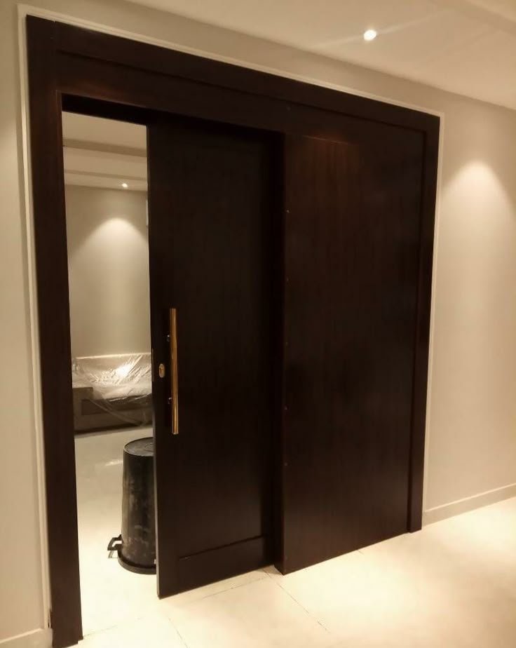 معلم تركيب أبواب وشبابيك في الرياض